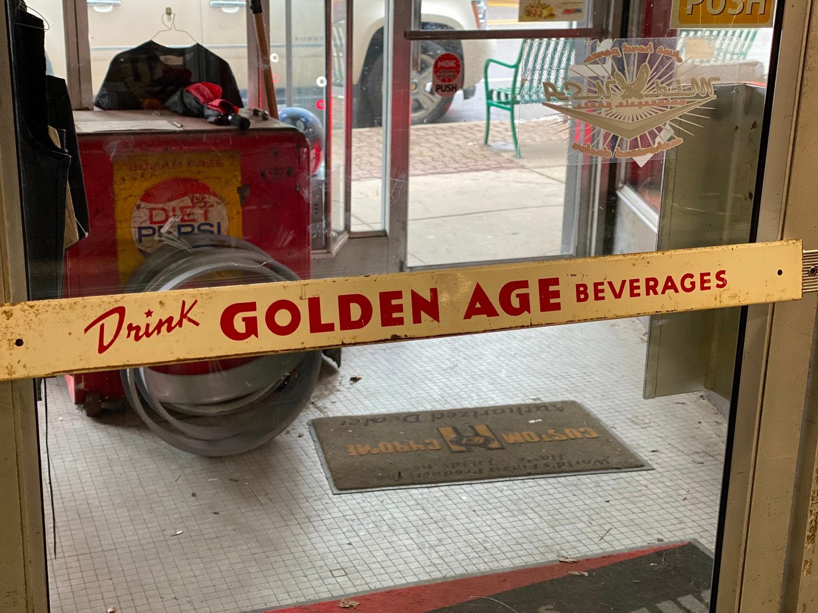 img0001.jpg Antique Door Push Golden Age Beveridges Soda Vintage Advertising Store gas Oil