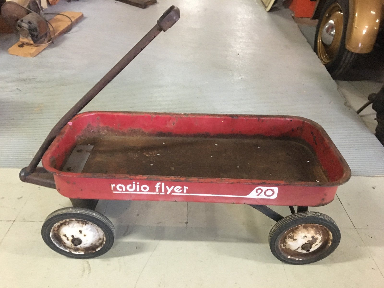 Vintage Ratio flyer 90 red wagon / antique pull toy collectable metal 1960-70