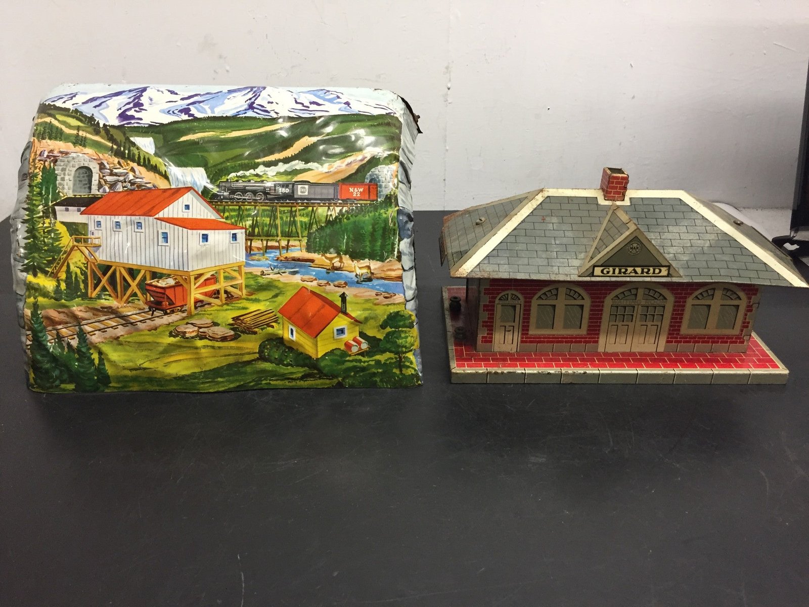 marx tinlitho girard whistling train station depot w/ two piece tunnel untested