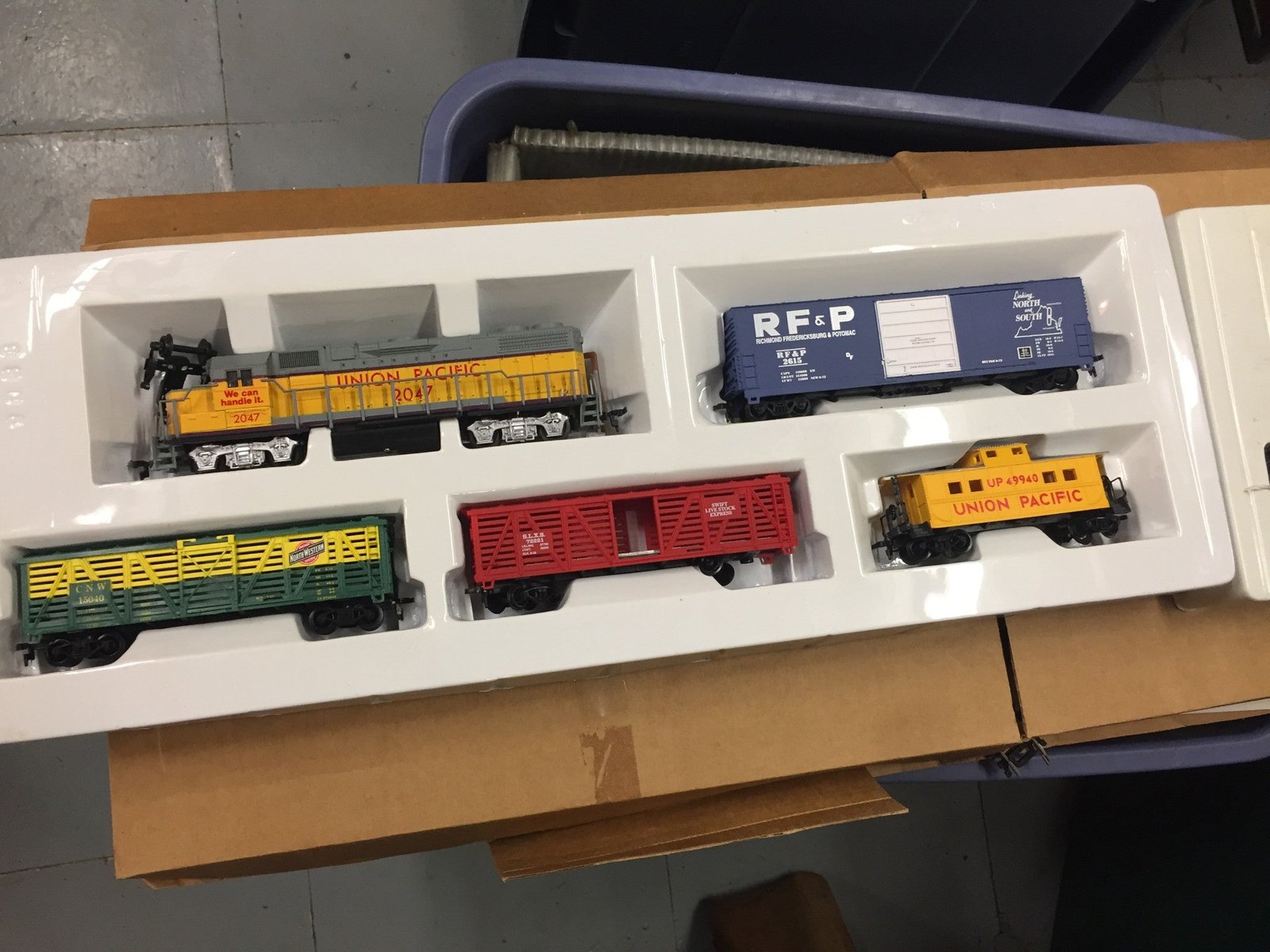 vintage lifelike train roaring diesel train set ho scale in original box