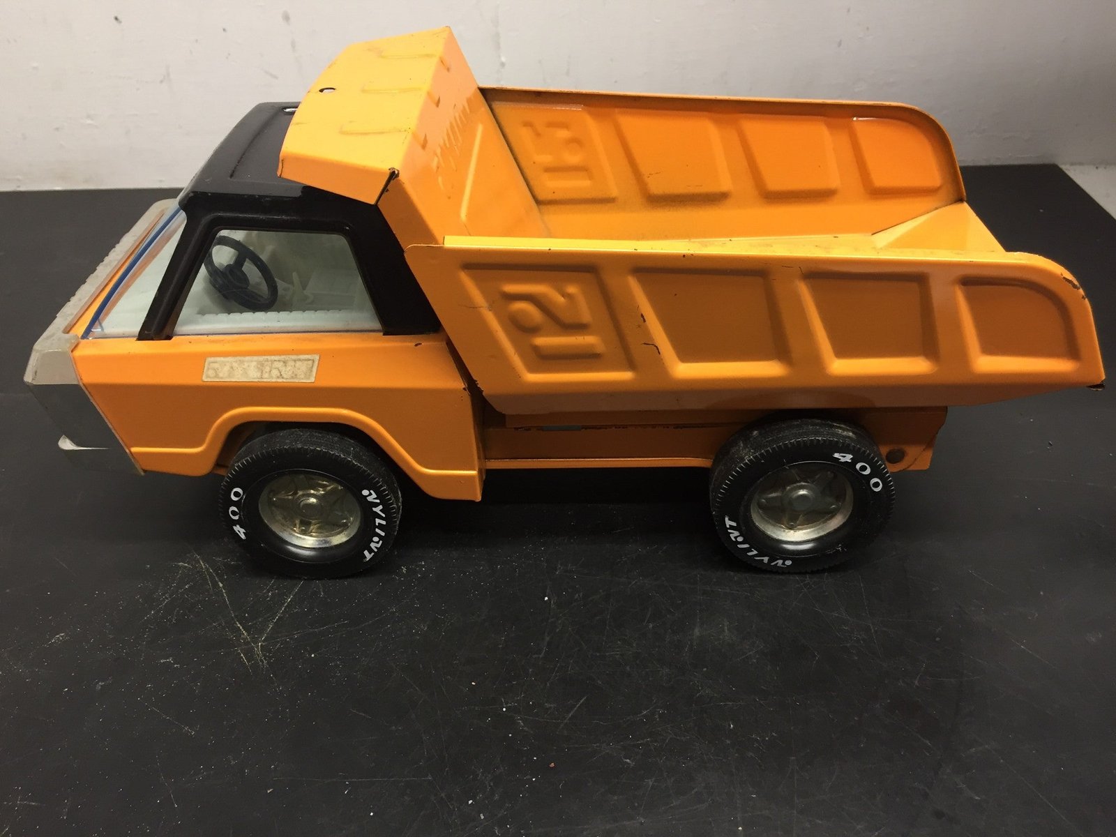 img1358-1.jpg vintage nylint 400 pressed steel dump truck toy 1970s orange made in usa nice