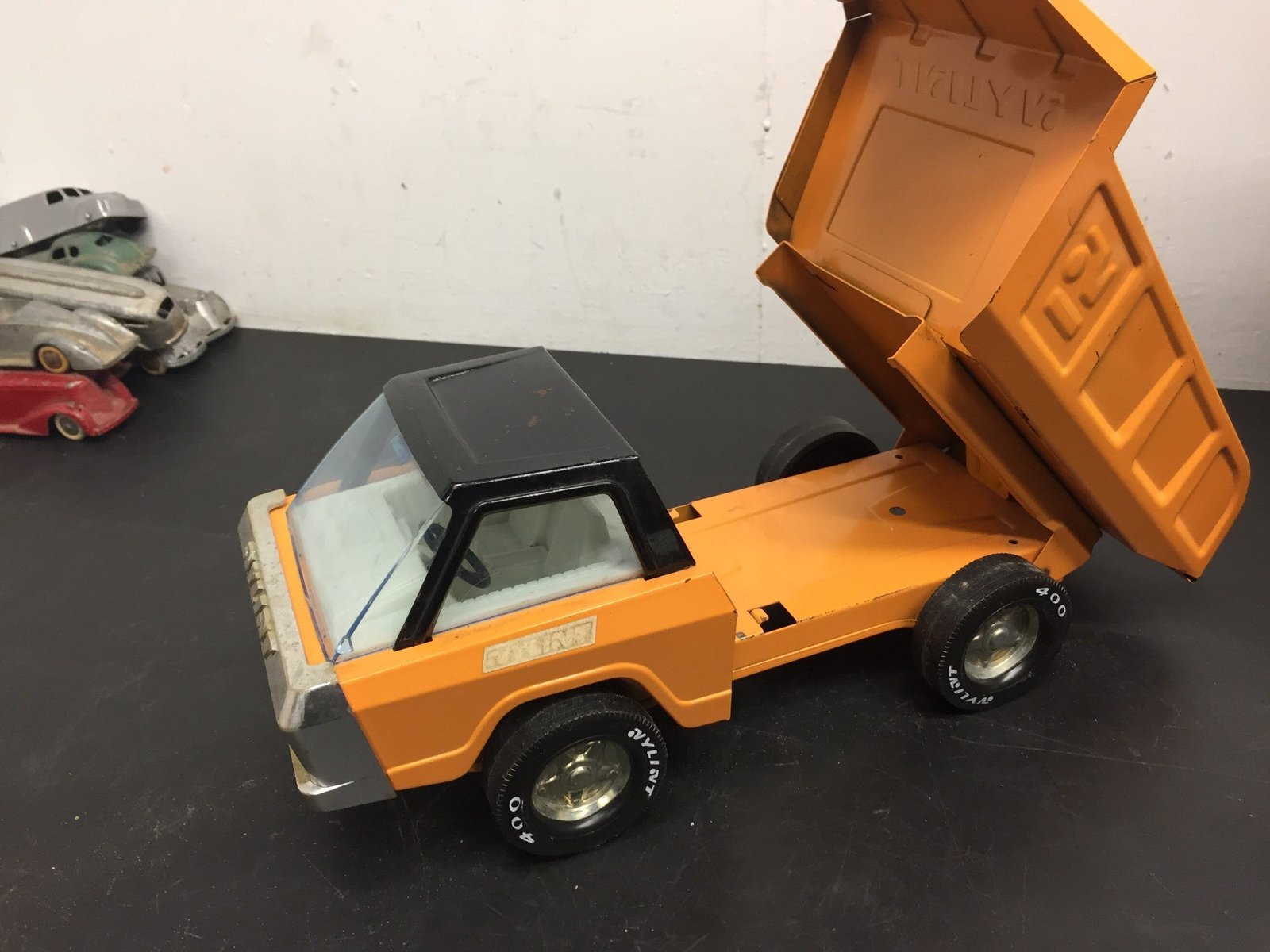 img1360.jpg vintage nylint 400 pressed steel dump truck toy 1970s orange made in usa nice