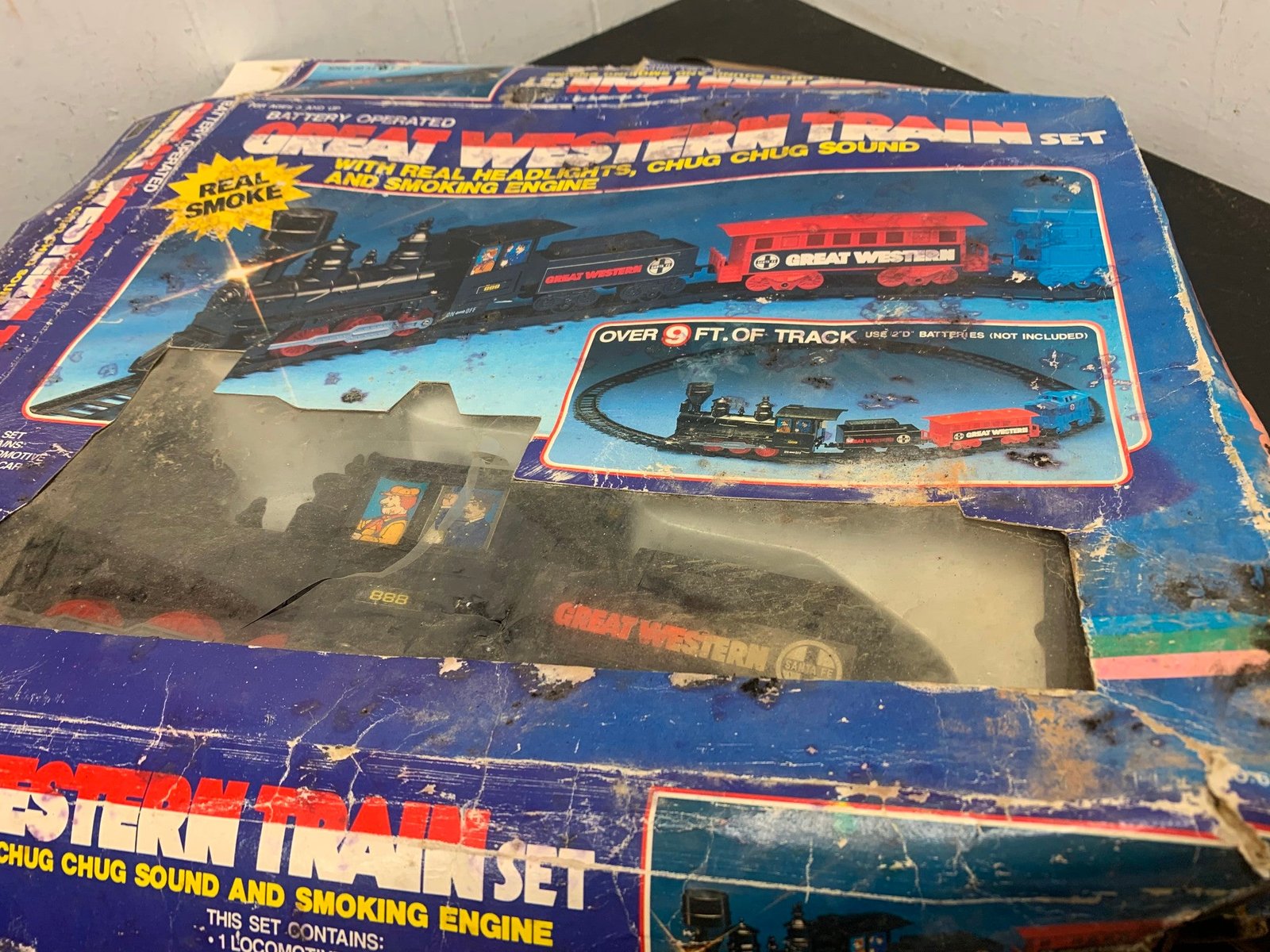 img15441.jpg Battery Operated Great Western Train set with headlights chug sound 9 ft track