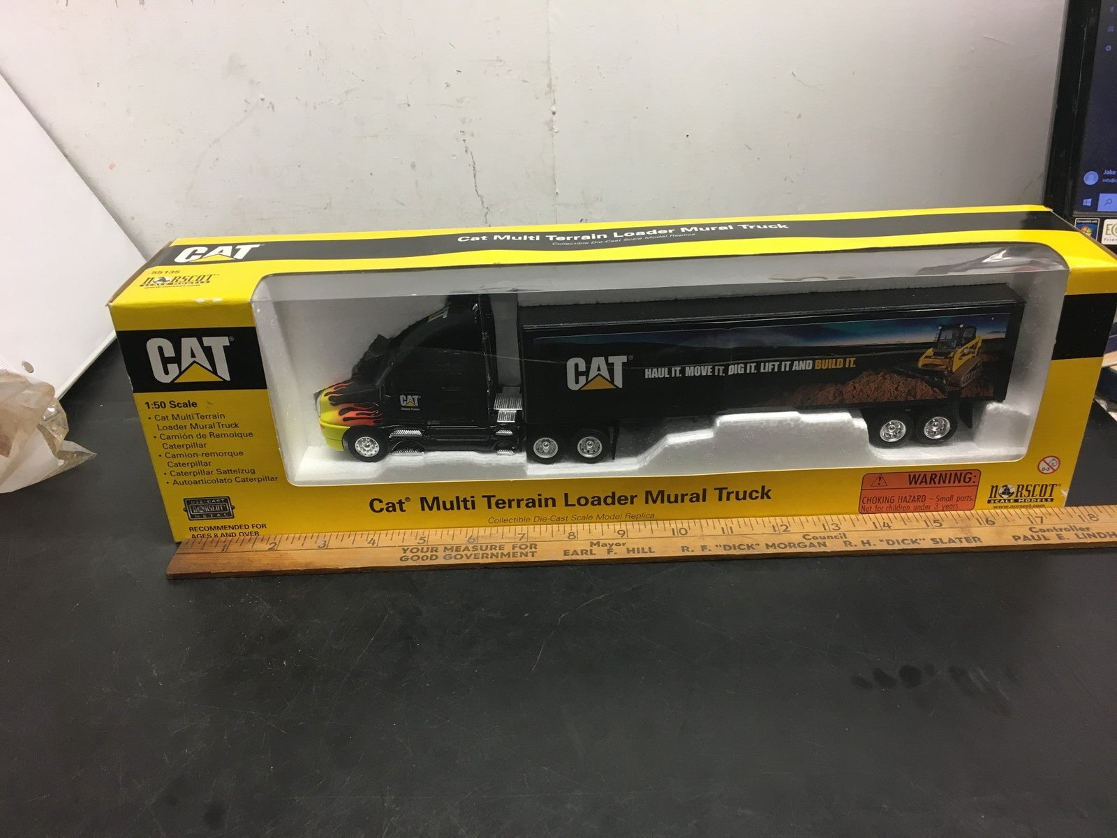 Cat Multi Terrain Loader Mural Truck Collectible Die-Cast Scale Model Replica