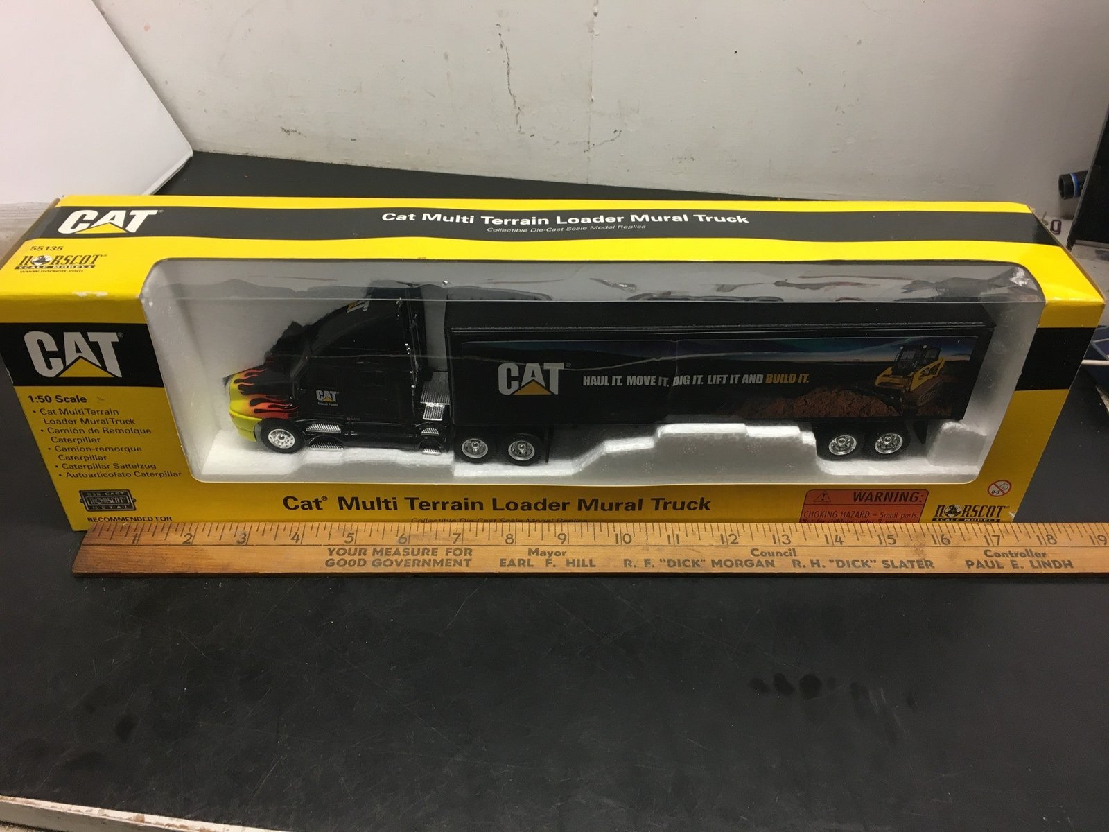 Cat Multi Terrain Loader Mural Truck Collectible Die-Cast Scale Model Replica