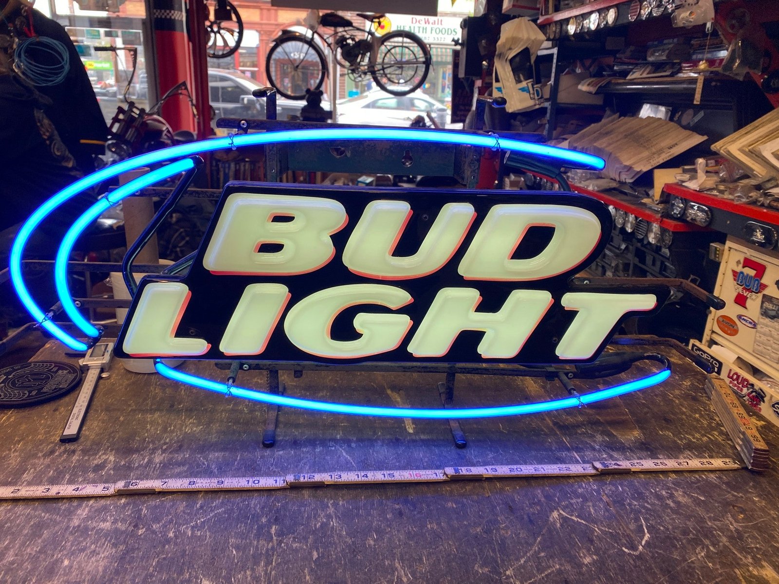 img1693_cf451fc7-6dcd-4350-9496-9bdb5cab8bc7.jpg Bud Light Neon Sign Bar Light Vtg Tavern Budweiser Breweriana Beer Tap room Cave