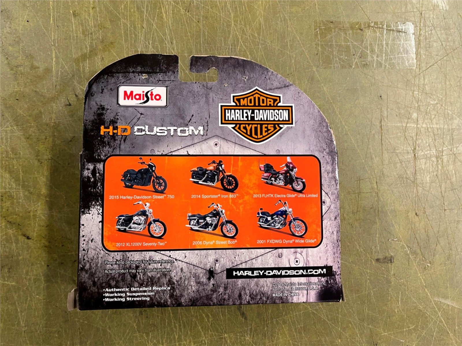 img1724-1.jpg Maisto Harley Davidson Motorcycles 1/18 Scale Series 34 2006 Dyna Street Bob
