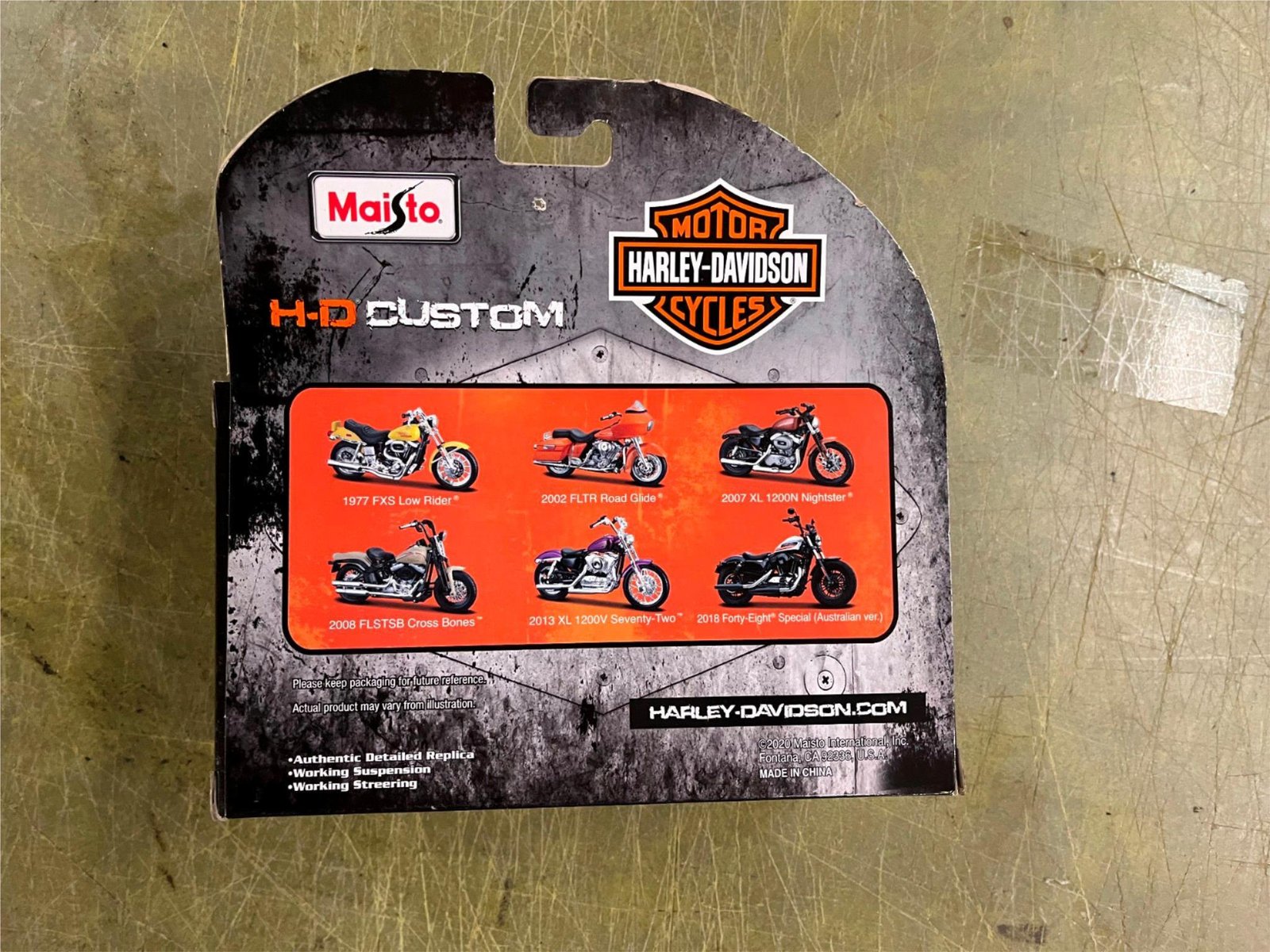 Maisto Harley Davidson Motorcycles 1/18 Scale Series 38 2007 XL 1200N Nightster