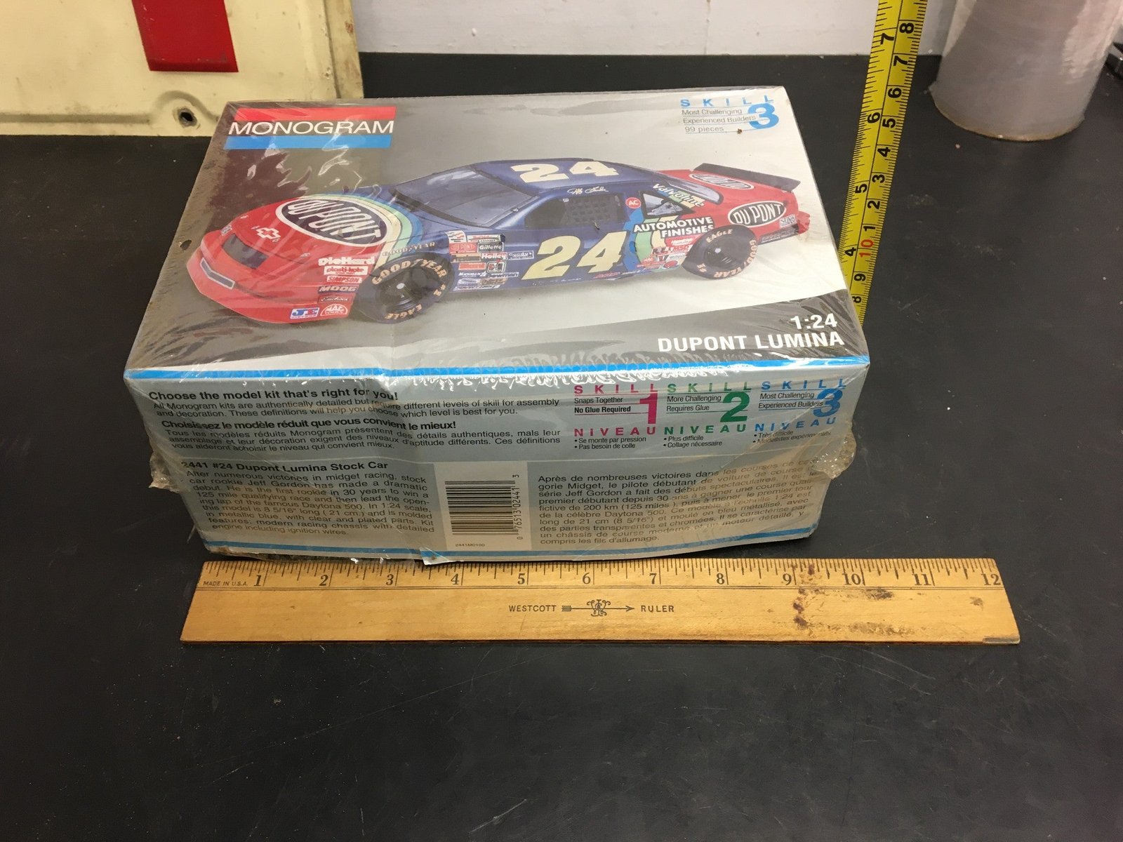 Monogram 24 Jeff Gordon Dupont Monte Carlo Racing Model Car Collectible 1:24