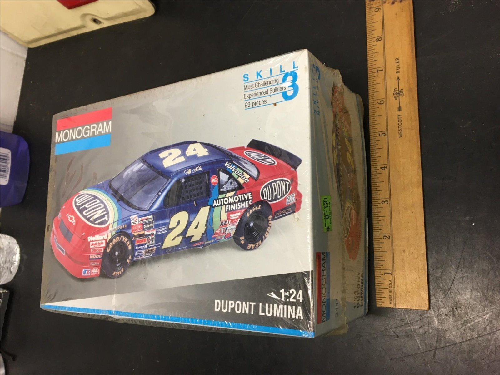 Monogram 24 Jeff Gordon Dupont Monte Carlo Racing Model Car Collectible 1:24