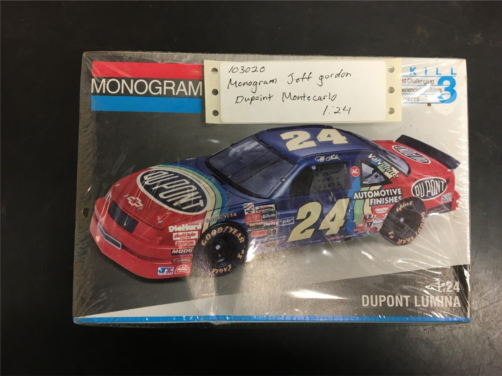 Monogram 24 Jeff Gordon Dupont Monte Carlo Racing Model Car Collectible 1:24