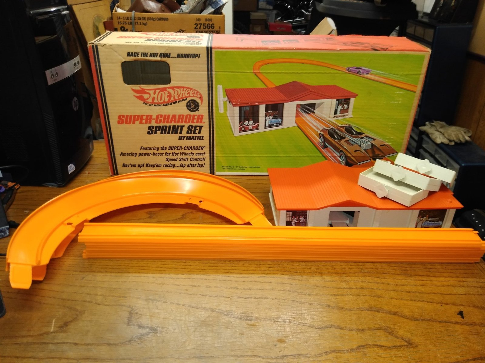 Vintage HOT WHEELS RED LINE Super Charger Sprint Set Original Box Charger Works!