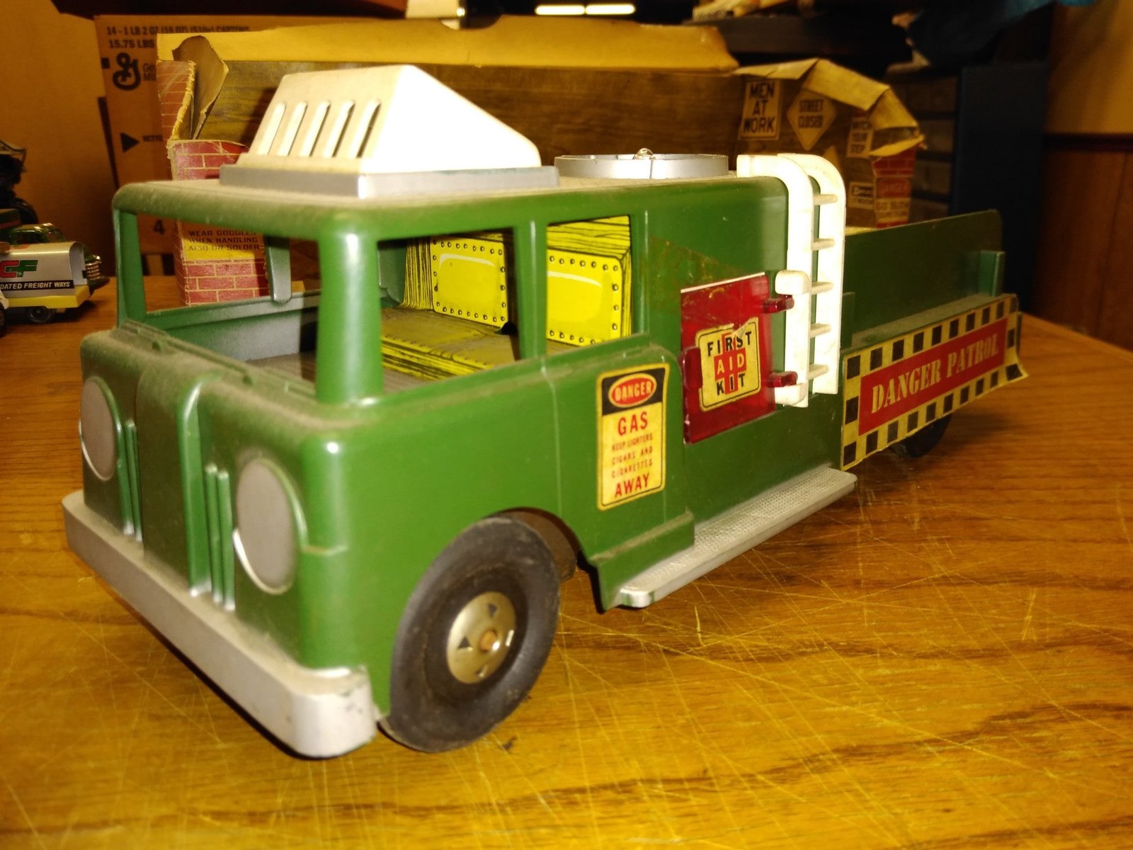 Vintage IDEAL DANGER PATROL GARAGE Friction Motor Toy Truck Tools Original Box