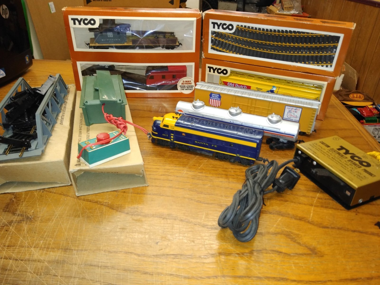 Vintage Tyco HO Santa Fe Locomotive Crane Boom Tender Gulf Tanker Old Dutch More