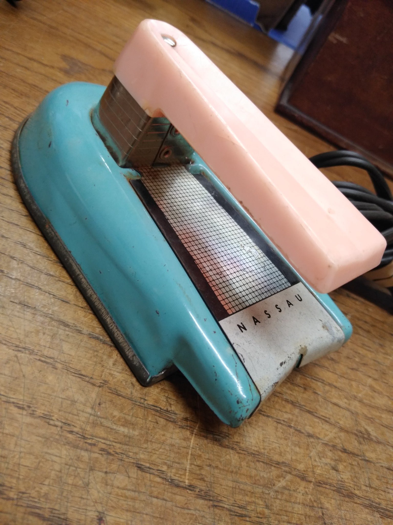 img20210826143619977.jpg Vtg Toy Nassau Travel Childs Clothing Iron Pink Blue Working