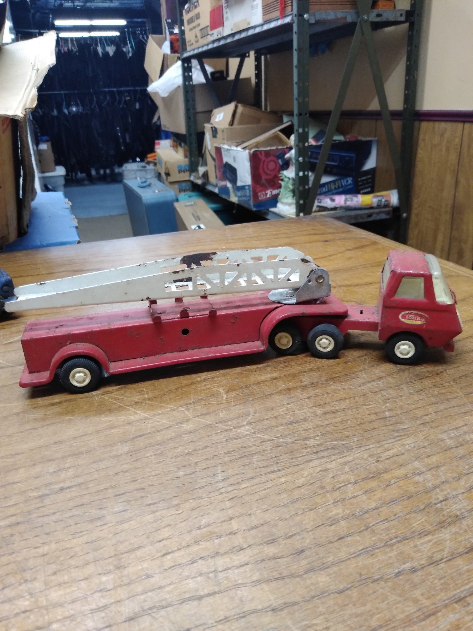 img20210827155051381.jpg Vtg Red Tiny Tonka 1968 Aerial Hook and Ladder Fire Truck Steel Tractor Trailer
