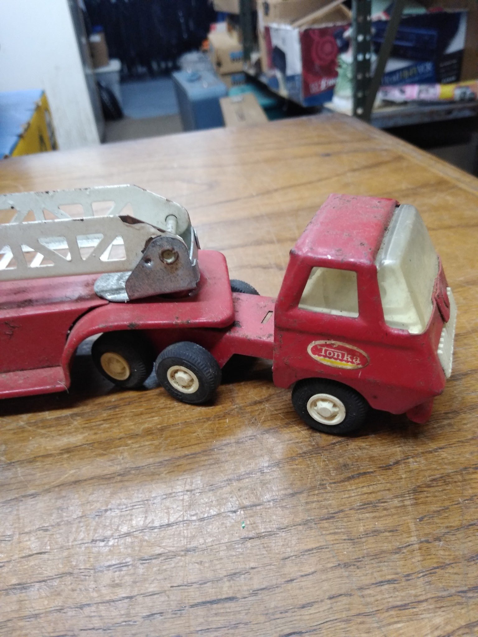 img20210827155102037.jpg Vtg Red Tiny Tonka 1968 Aerial Hook and Ladder Fire Truck Steel Tractor Trailer