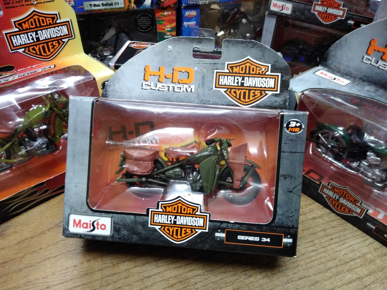 Maisto Series 34 Diecast 1942 Harley Davidson WLA Flathead Motorcycle 1:18