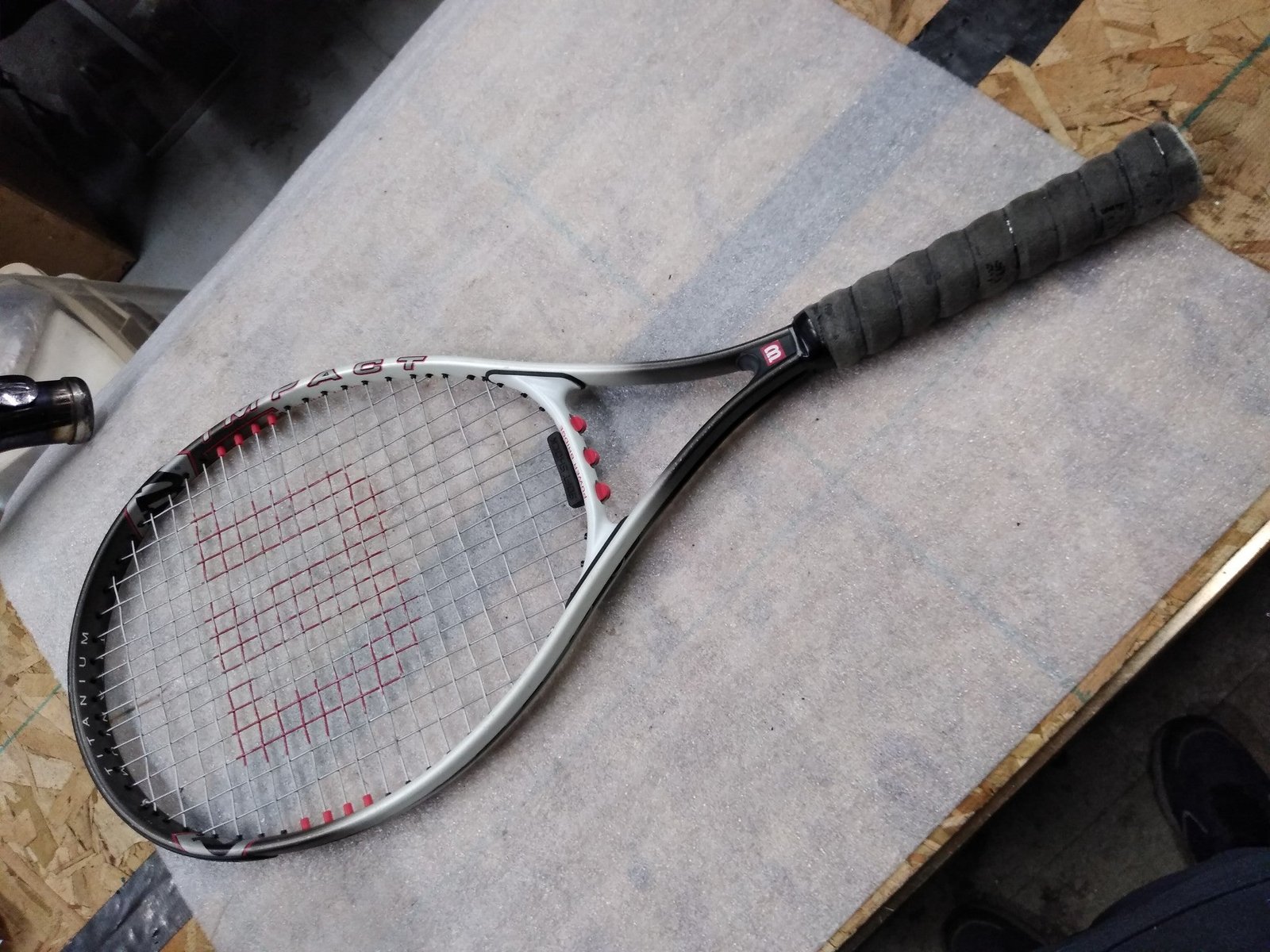 Wilson Titanium Impact Soft Shock Tennis Racket Silver Black L 4 4 1/2