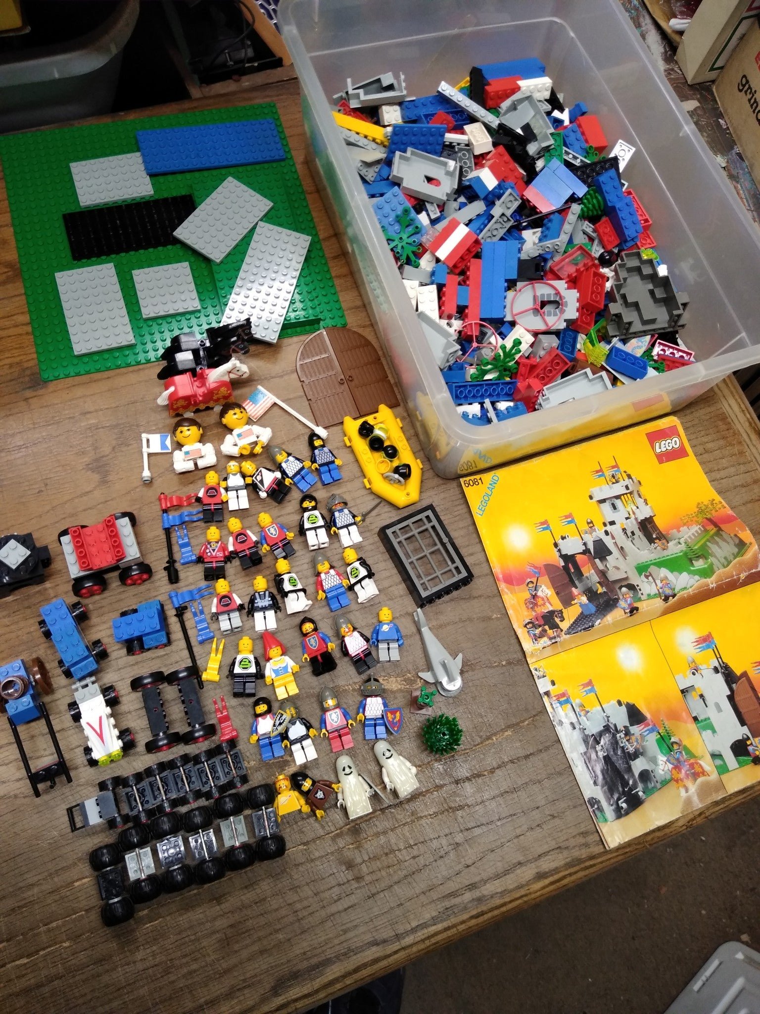 Huge Assorted Lego Parts Many Mini Figures Lot Horses Barding Saddles Swordsman