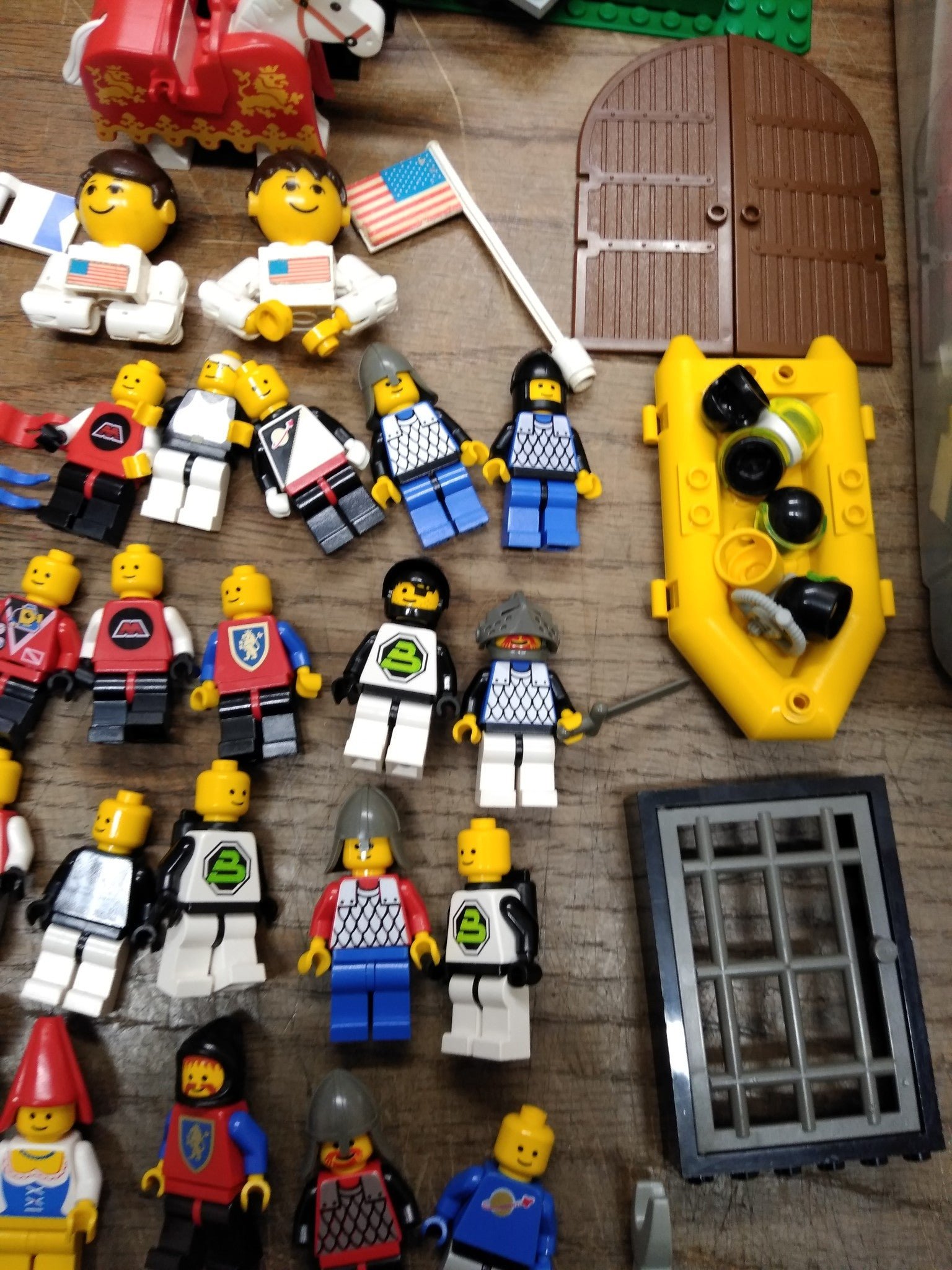 Huge Assorted Lego Parts Many Mini Figures Lot Horses Barding Saddles Swordsman