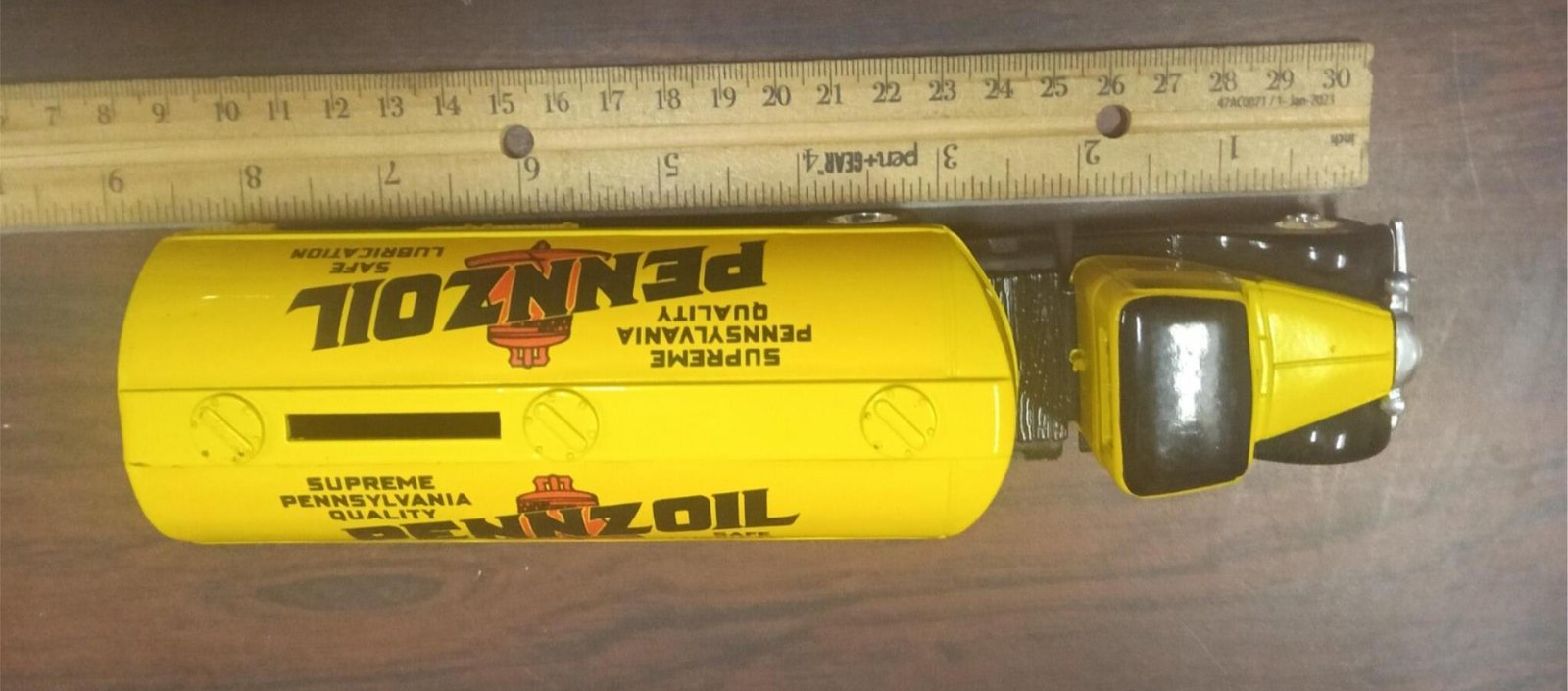 img20260205091229027-1.jpg Vintage 1992 ERTL 1:25 Scale 1937 Ford Pennzoil Tanker Truck Diecast Coin Bank