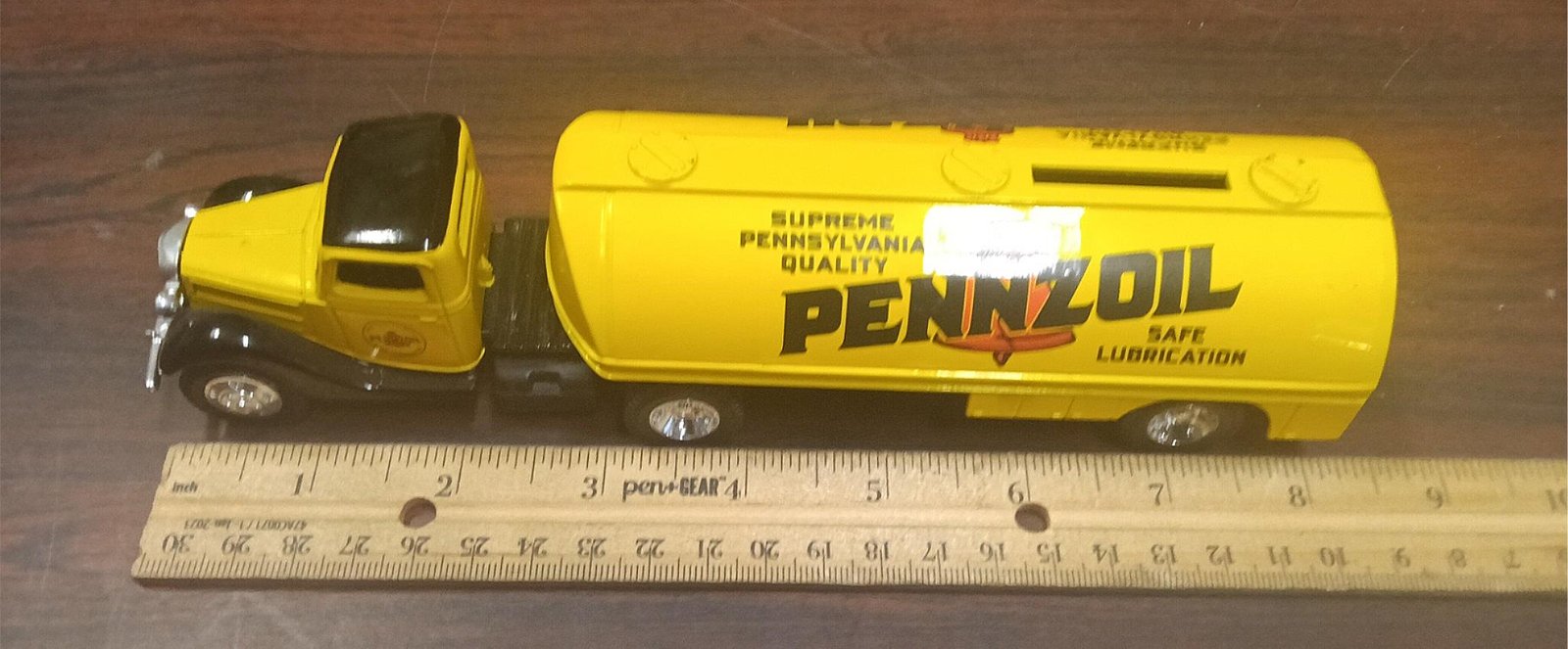 img20260205091231845-1.jpg Vintage 1992 ERTL 1:25 Scale 1937 Ford Pennzoil Tanker Truck Diecast Coin Bank