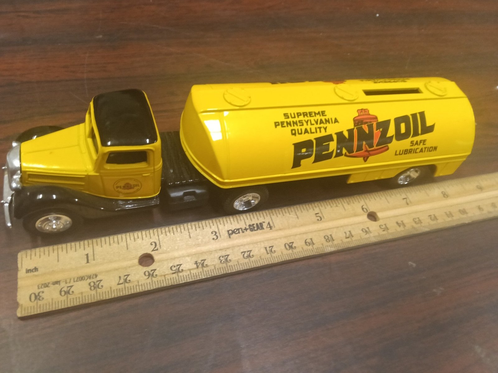 img20260205091235817-1.jpg Vintage 1992 ERTL 1:25 Scale 1937 Ford Pennzoil Tanker Truck Diecast Coin Bank