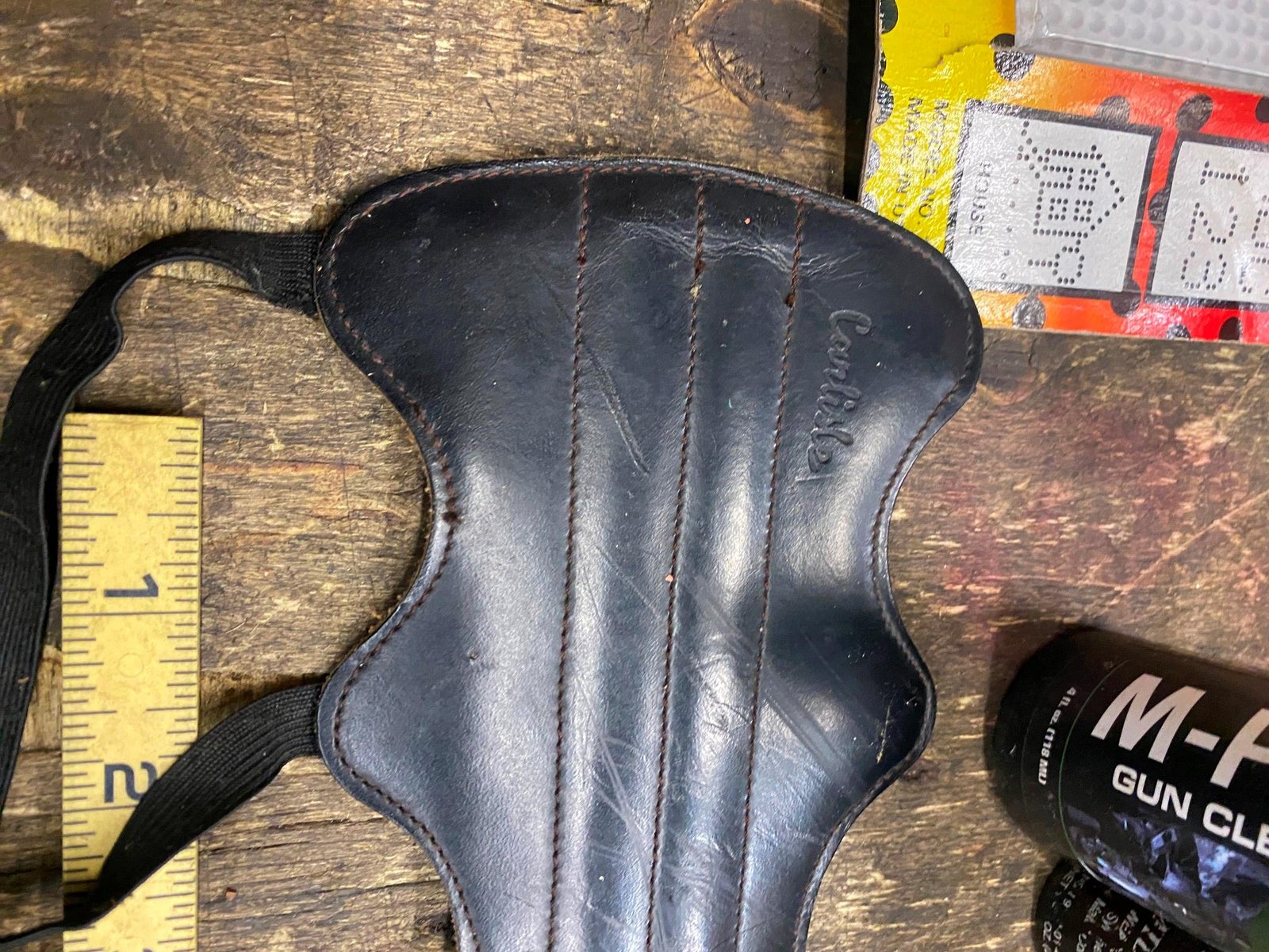 img2990_5738cc0f-42c1-427c-bbc8-9887e6e67ff4.jpg Vtg Carslile Leather Arm Guard Bow Arrow Archery Sporting goods hunter