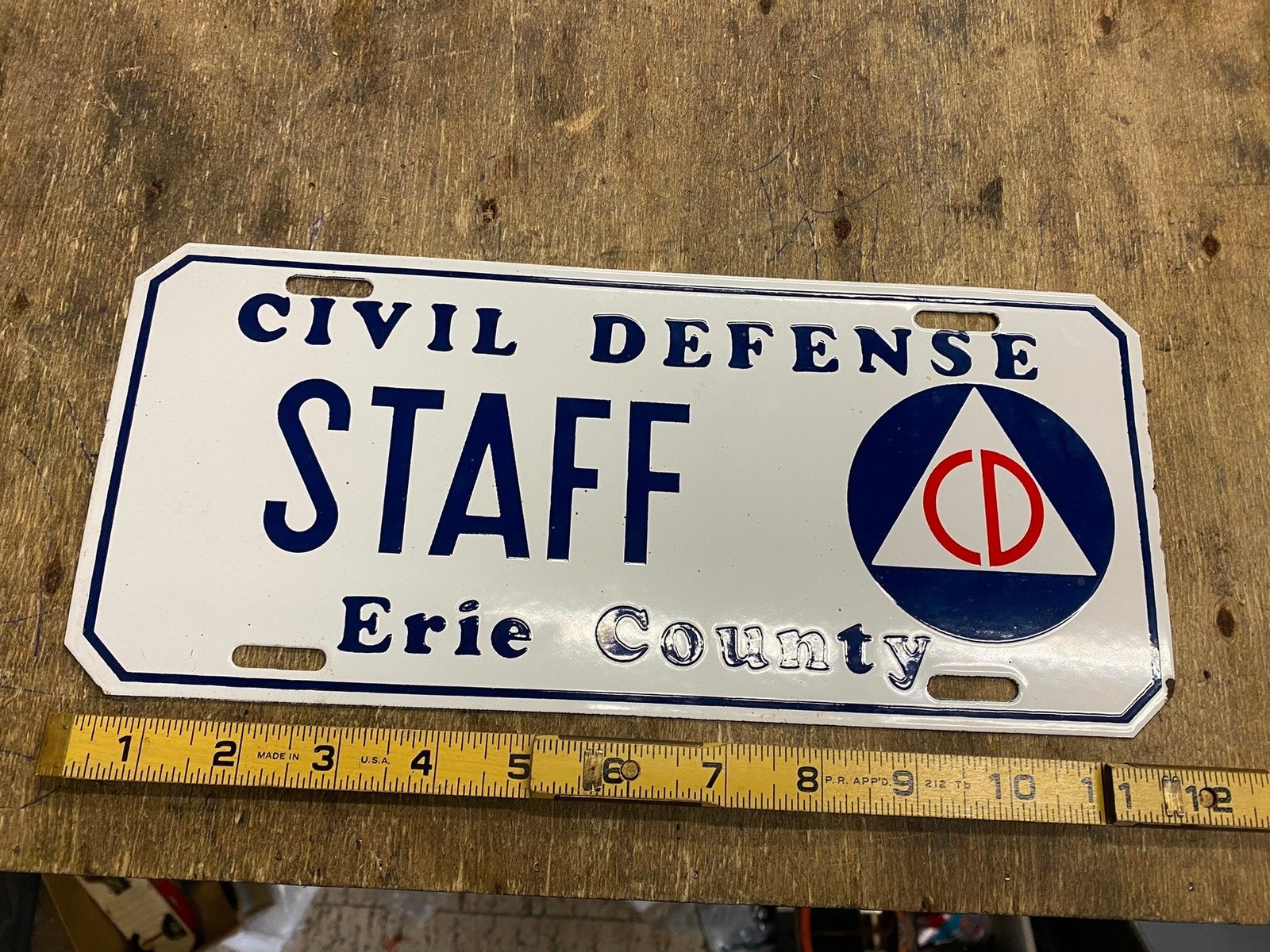 img3243_7b707bbb-7f50-4db2-afa6-03ce9581c6a7.jpg Vtg NOS Porcelain Plate Auto Truck Erie county License 1950's Civil Defense Sign