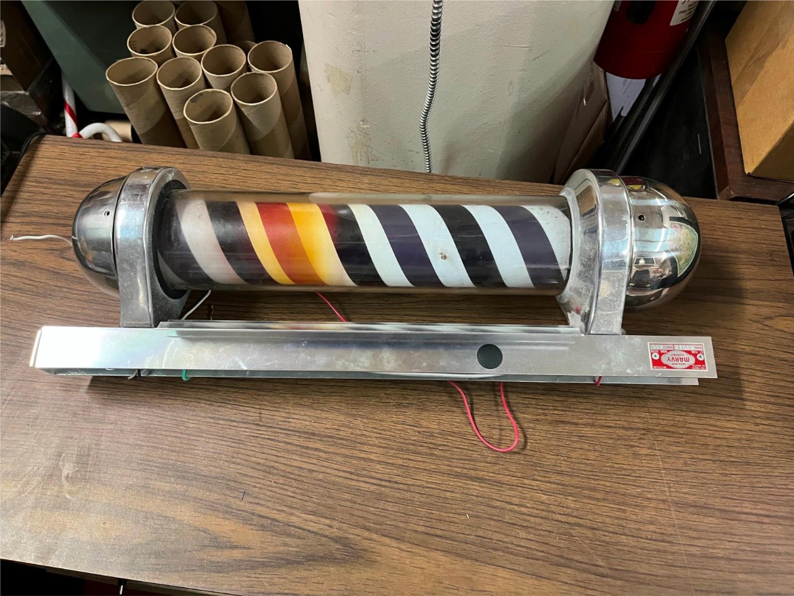 img3254_6b81b33c-5612-420c-af66-9b70a1c2b349.jpg William Marvy #405 Barber pole Lighted 24X6 glass cylinder
