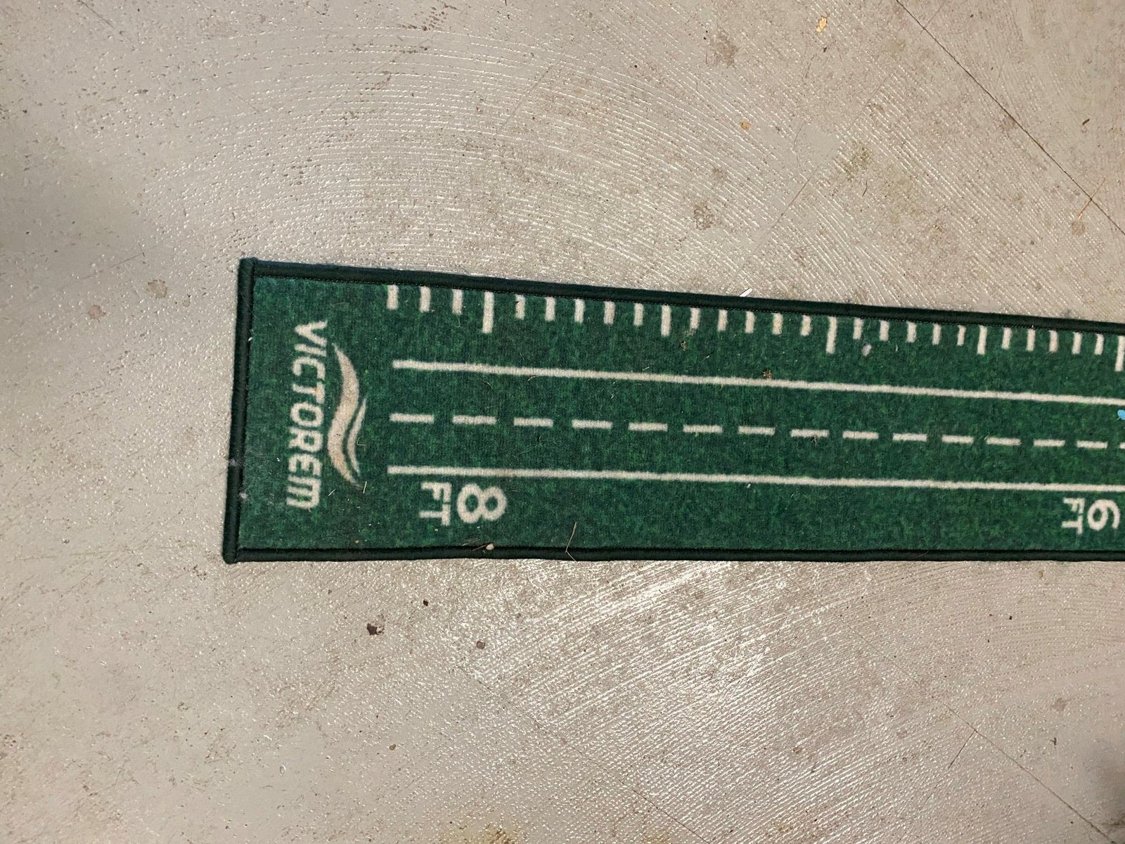 img3299_ac7b1a0b-0931-48a9-8987-51d303a06104.jpg Victorem Golf Putting Mat - Indoor Putting Green Practice EAsy Rollup Setup stor