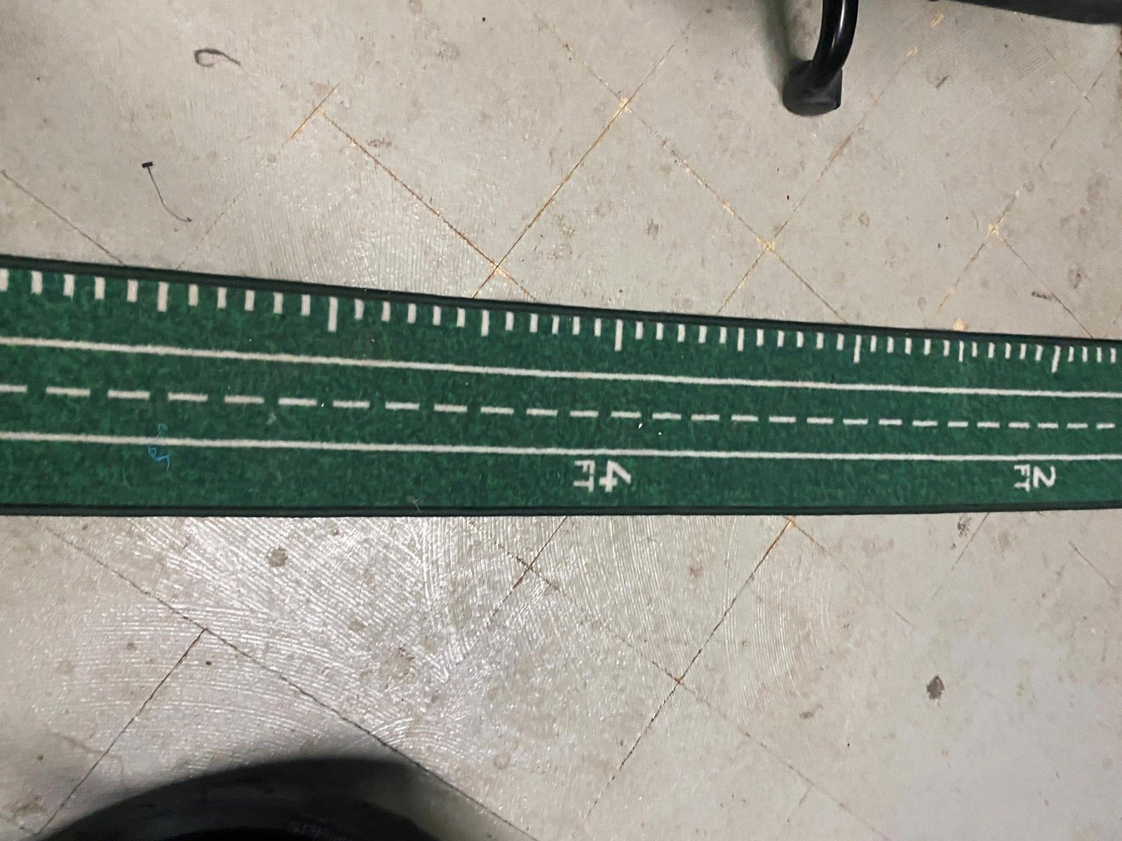 img3300_eb572274-6350-4aac-a4bf-44a1ea2c2c77.jpg Victorem Golf Putting Mat - Indoor Putting Green Practice EAsy Rollup Setup stor