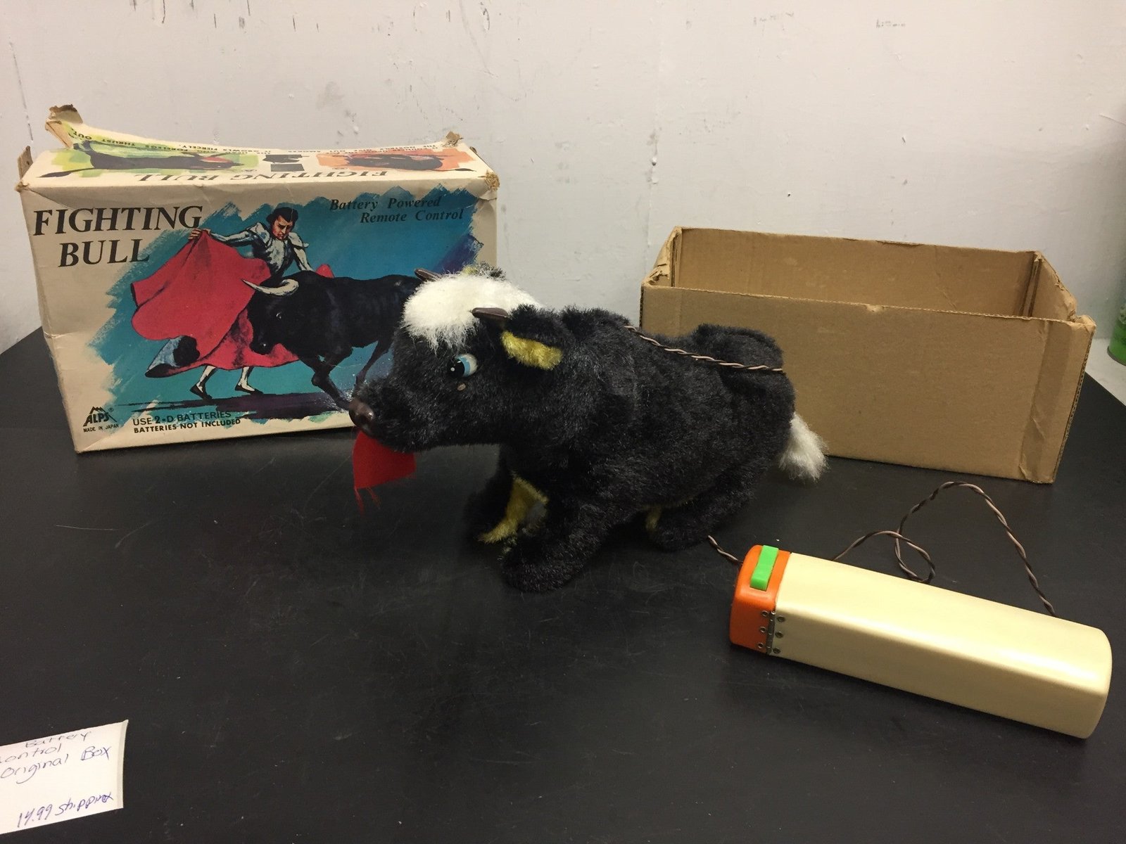 RARE ALPS Battery Powered Remote Control FIGHTING BULL w/ORIGINAL BOX Vintage
