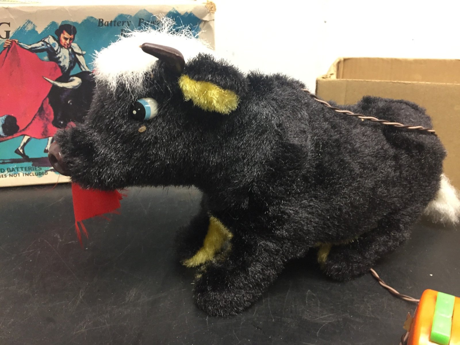 RARE ALPS Battery Powered Remote Control FIGHTING BULL w/ORIGINAL BOX Vintage