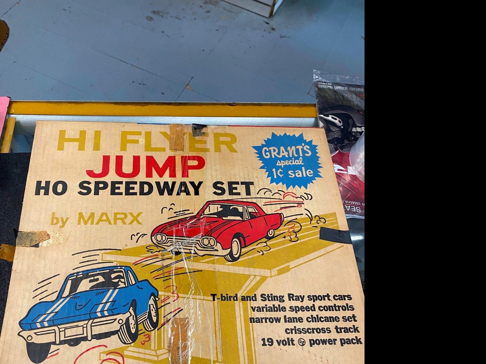 img5230_3b74fe40-7941-4334-a979-61dc752b8b0c.jpg Hi Flyer Jump Speedway Slot Car Set Marx 60's Corvette T-Bird Box HO Toy Vintage