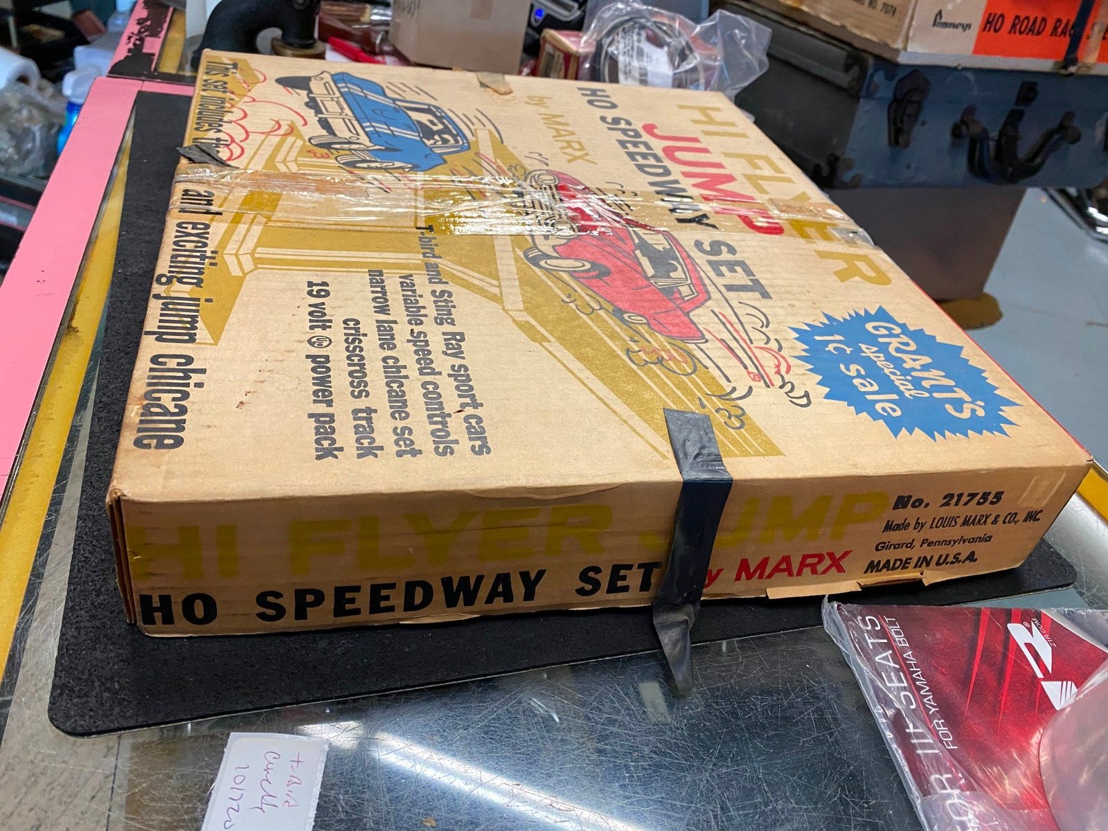 img5231_d94091d4-5c37-475b-8b6c-f4eca690fbc9.jpg Hi Flyer Jump Speedway Slot Car Set Marx 60's Corvette T-Bird Box HO Toy Vintage