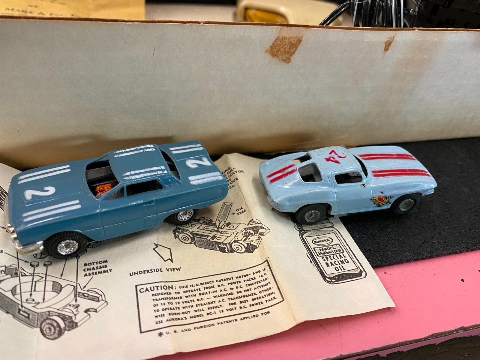 img5234_f7a7abba-9cc2-40b6-9647-074408045101.jpg Hi Flyer Jump Speedway Slot Car Set Marx 60's Corvette T-Bird Box HO Toy Vintage