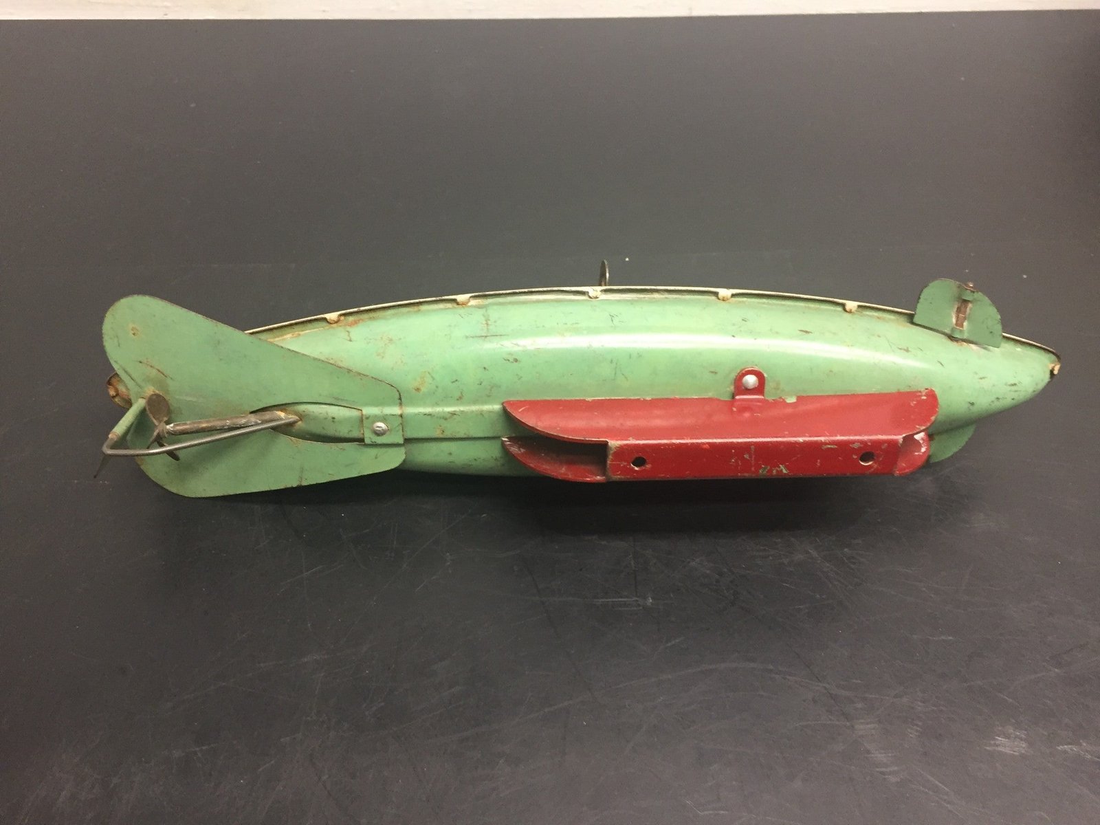 img5243.jpg vintage 1940s tin litho wind up wolverine toy submarine Marx Wyndotte Structo