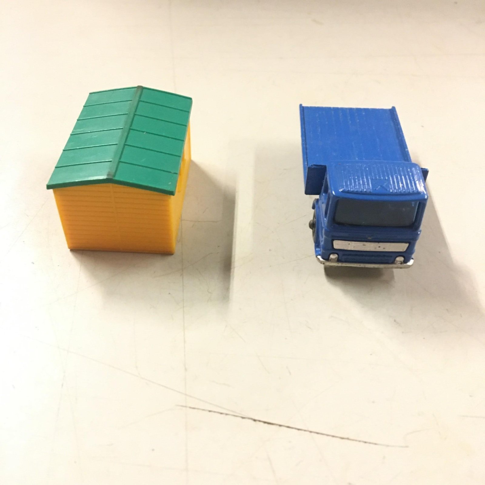 img5897_95325820-f1ca-4f7c-b784-90cf961ecbdc.jpg Vintage Mint Lesney Matchbox Toy Car Box #60 Site Office Truck Mac Peterbu Tract