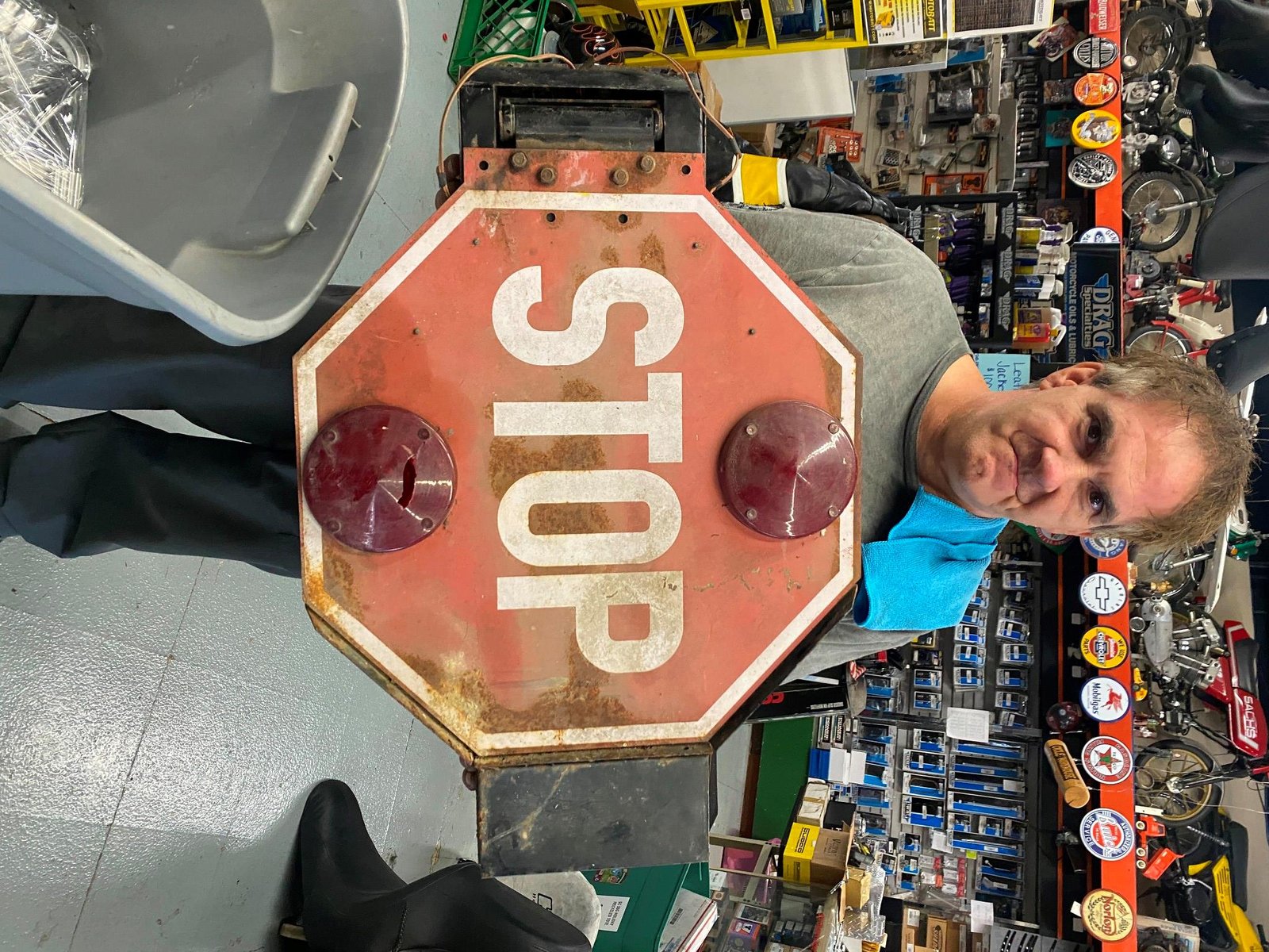 img5951_81999b50-4d28-486a-bd6b-526a967d09bd.jpg Vtg Swing Out Stop Sign Road Bus Construction Tin Metal Light up Oil Gas Garage