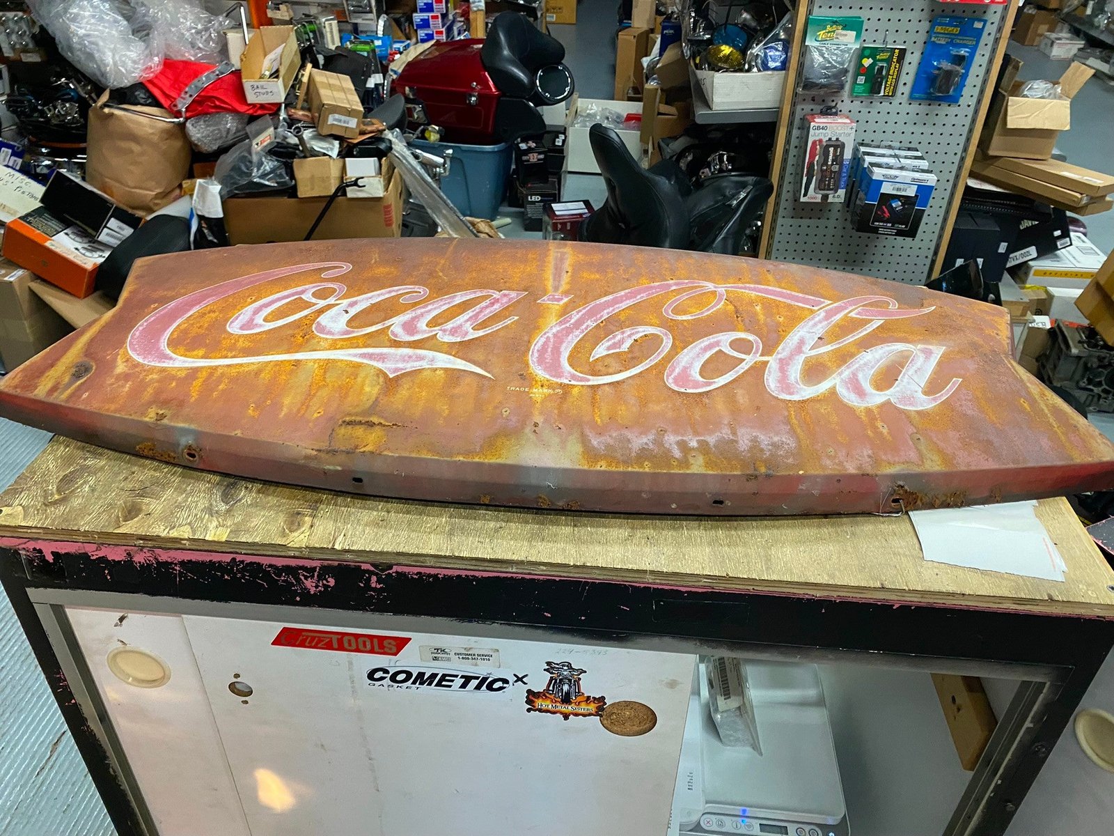 img8152_f855275e-86a7-41fd-a78c-a006469542ed.jpg Vtg 1950's Coke Coca Cola Fishtail Sign Great Patina Tin Advertising Soda Collec
