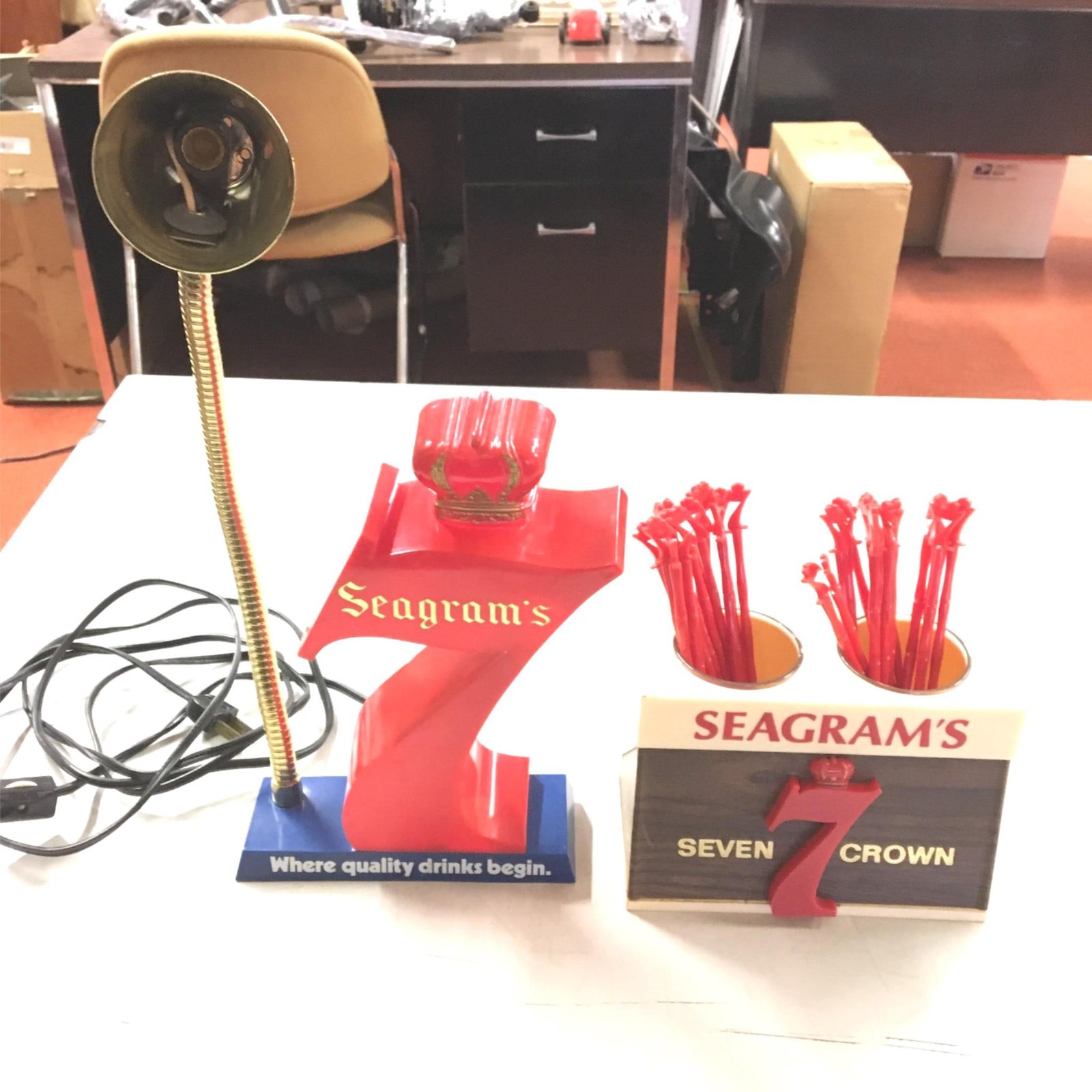 Seagram's 7 Crown Whiskey BAR Lighted SIGN Lamp Swizzle Stick Holder Man Cave