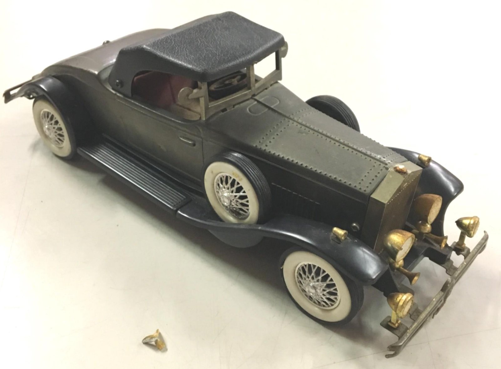 img8669_1f74d2a9-58ca-4036-9349-2ec903913530.jpg Vintage 1931 Rolls Royce Phantom Transistor AM Radio Works Toy Car Solid State