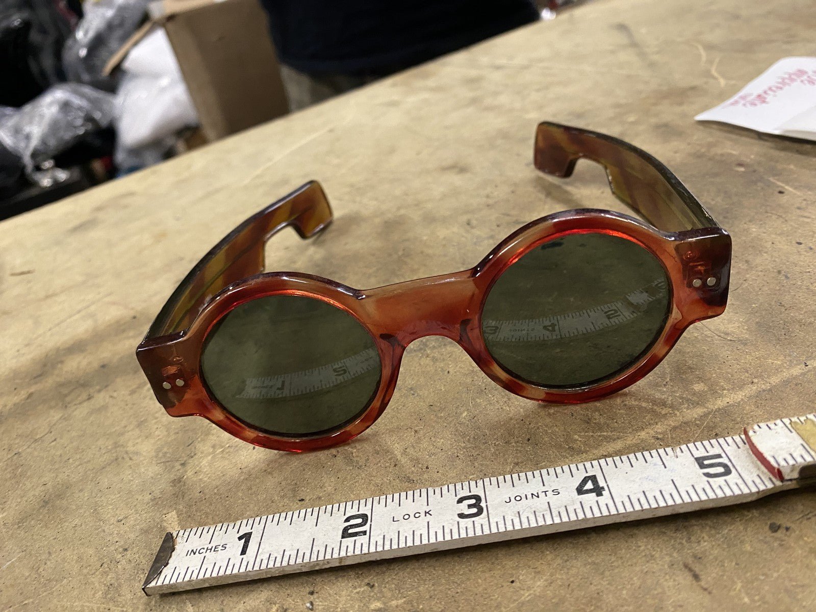 product-img-tortise_glasses-1-2d280589-8c44-4a4b-91b1-496e1f5d2c16.jpg 1960s Vintage Novelty Sunglasses Round Faux Tortoiseshell Green Lenses Classy