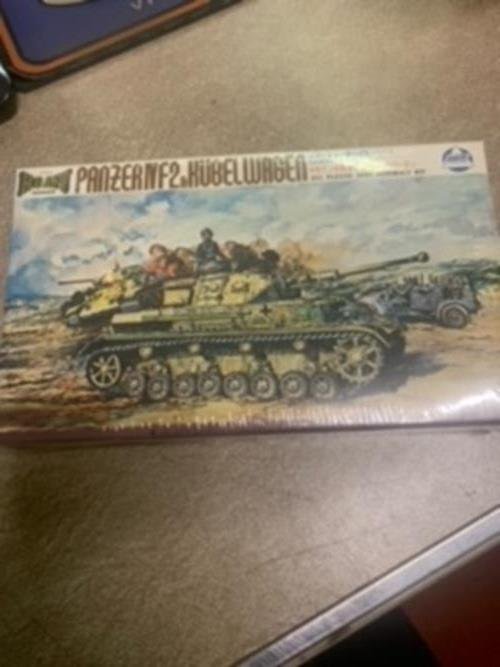 thumbnailimage1_dc89a7f3-286a-4702-a58d-5ef4c8dc8051.jpg NEW HO AFV Series Panzer IV F2 & Kubelwagen #K - 502 - Series #6 Sealed (Japan)