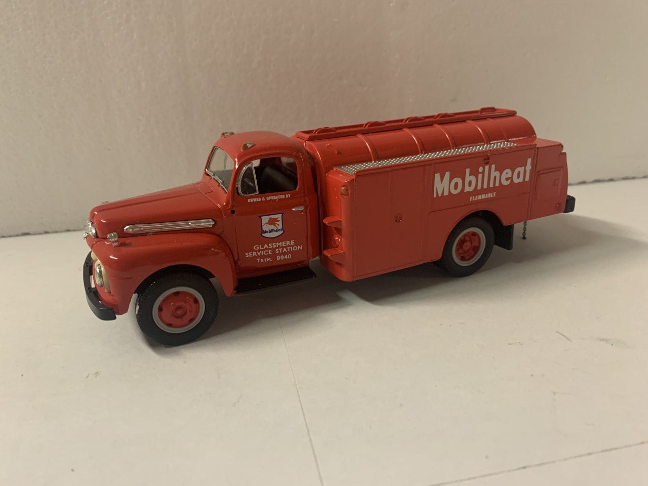 First Gear 1951 Ford F-6 Fuel Tanker 1/34 Scale Die-Cast Mobilheat 19-1555 NIB