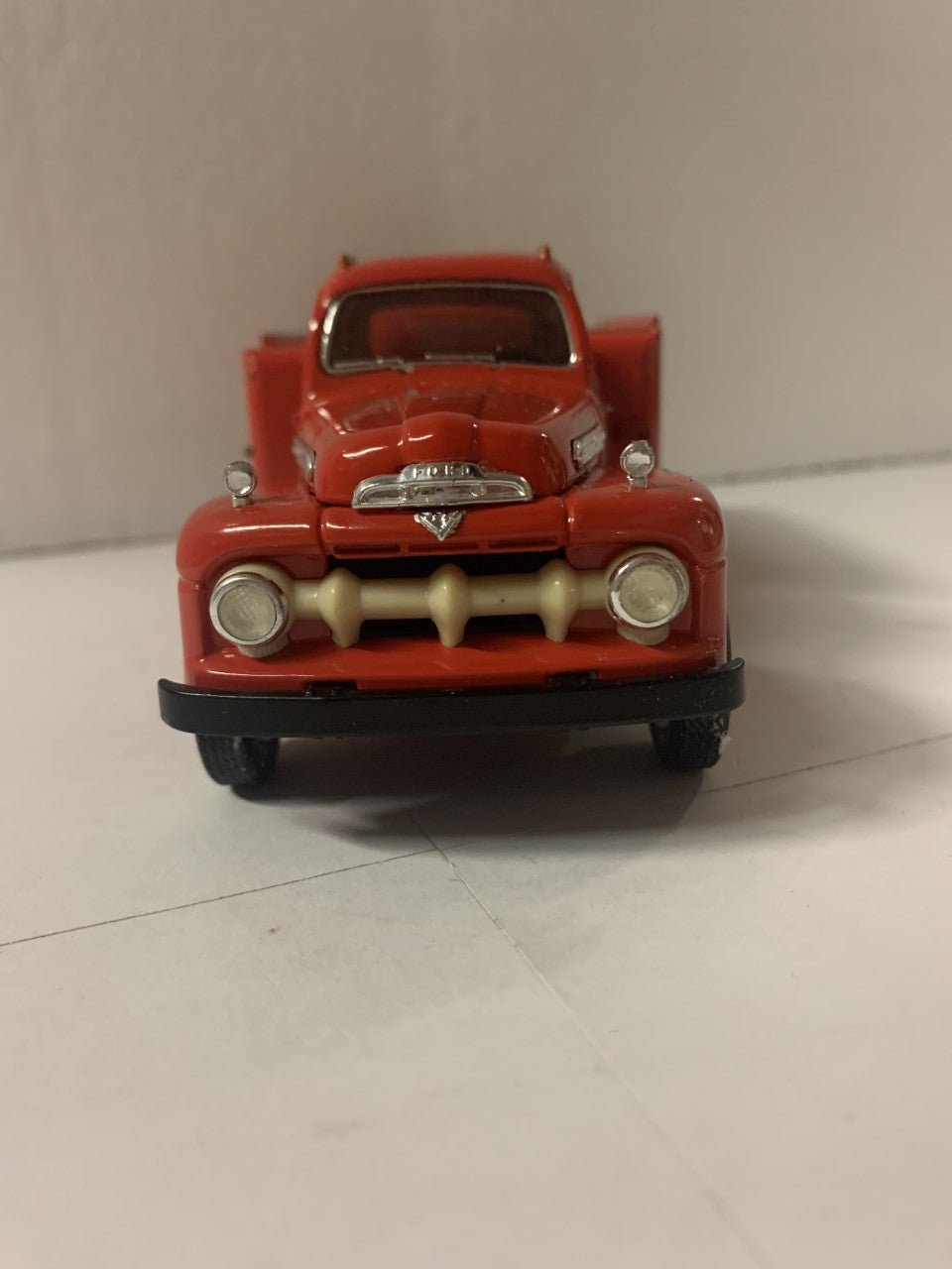 First Gear 1951 Ford F-6 Fuel Tanker 1/34 Scale Die-Cast Mobilheat 19-1555 NIB